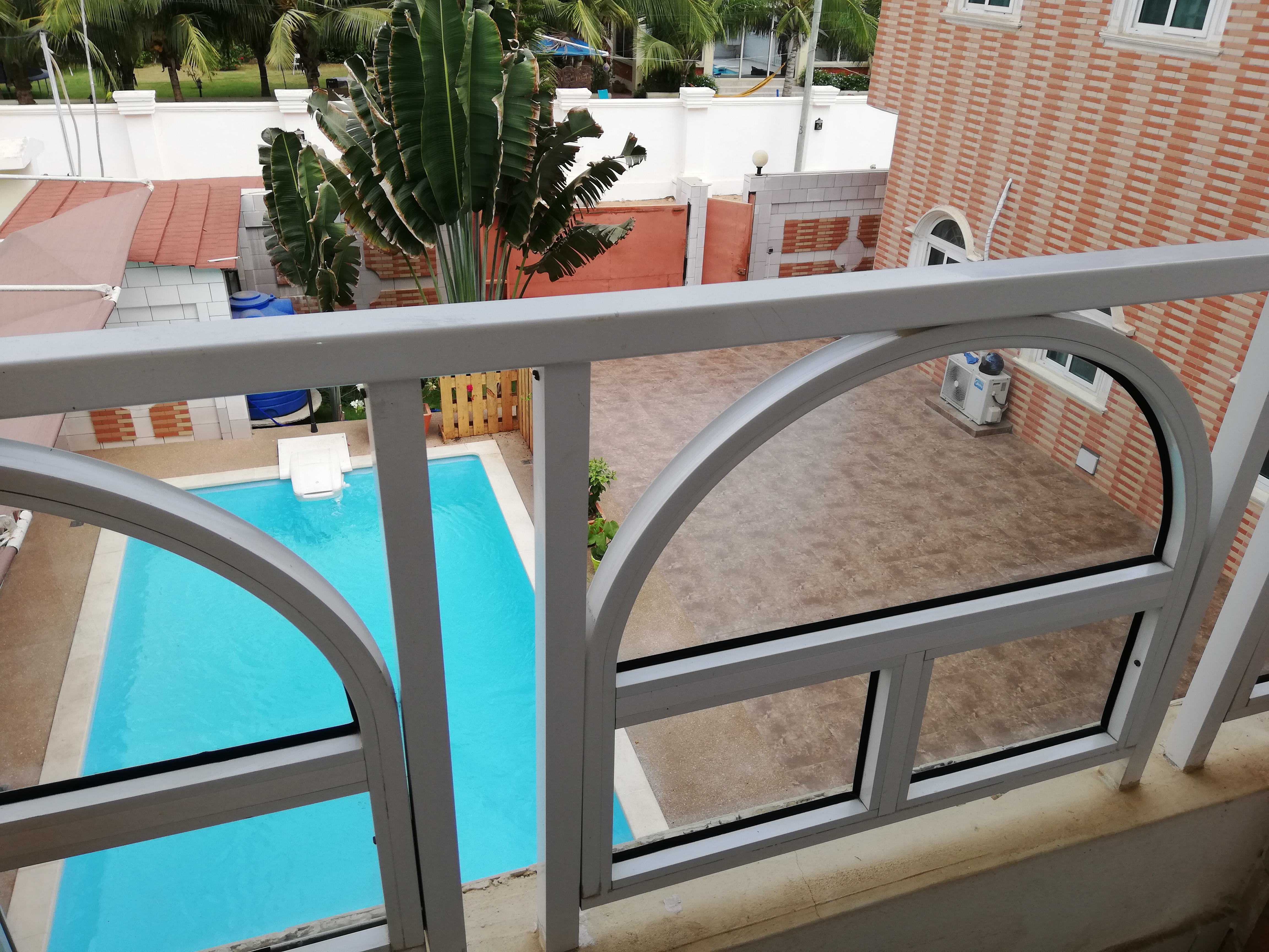 Villa meublée à louer avec piscine à Cotonou